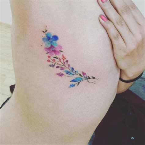 tattoo en la costilla para mujer|Tatuajes originales en las costillas para mujeres